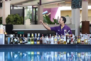 Poolside bar - Kuta Central Park Hotel (Kuta)