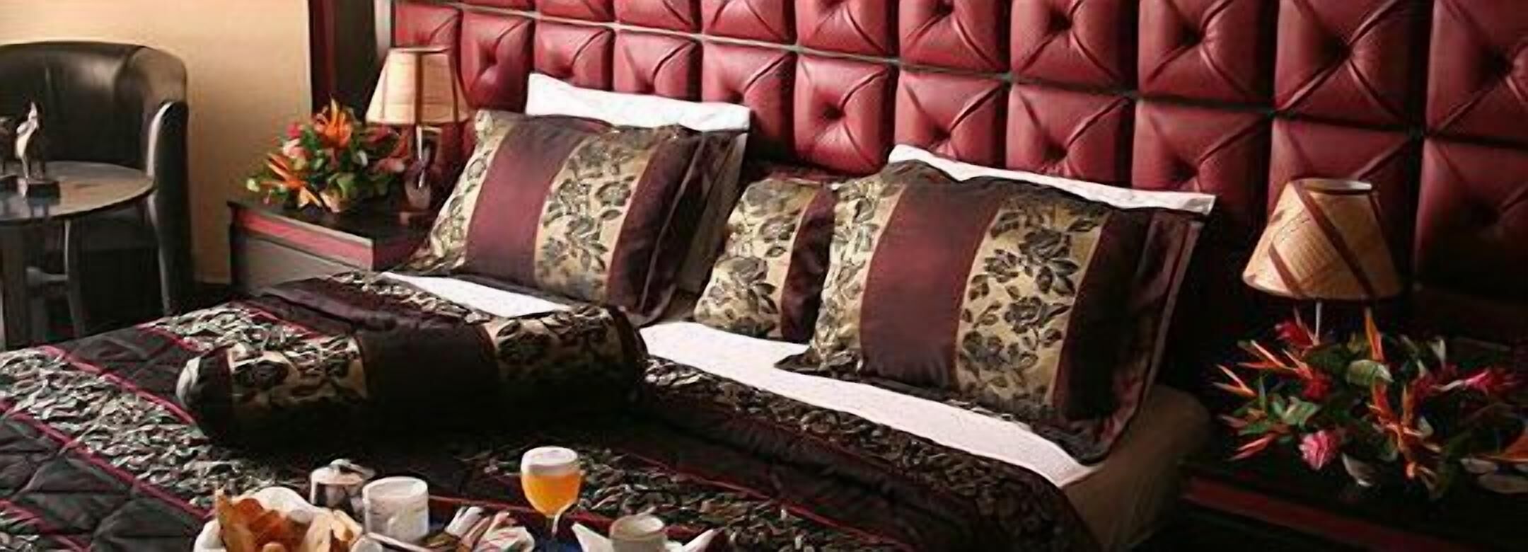 1 bedroom, Egyptian cotton sheets, premium bedding, Tempur-Pedic beds