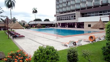 Outdoor pool, sun loungers