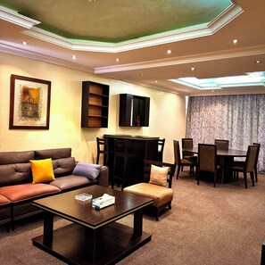 Luksussuite | Oppholdsområde | TV