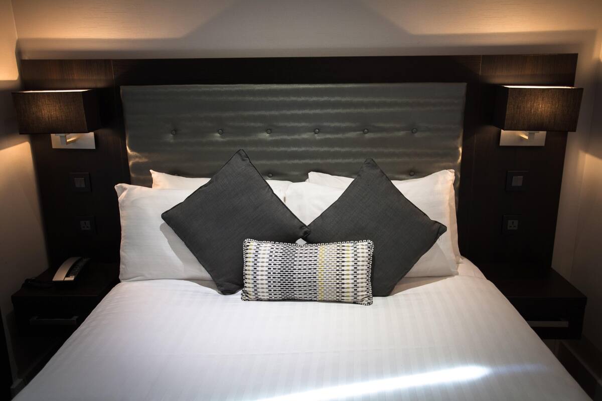 Egyptian cotton sheets, premium bedding, down comforters, pillowtop beds