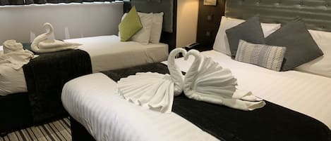 Standaard driepersoonskamer | Lakens van Egyptisch katoen, luxe beddengoed, donsdekens