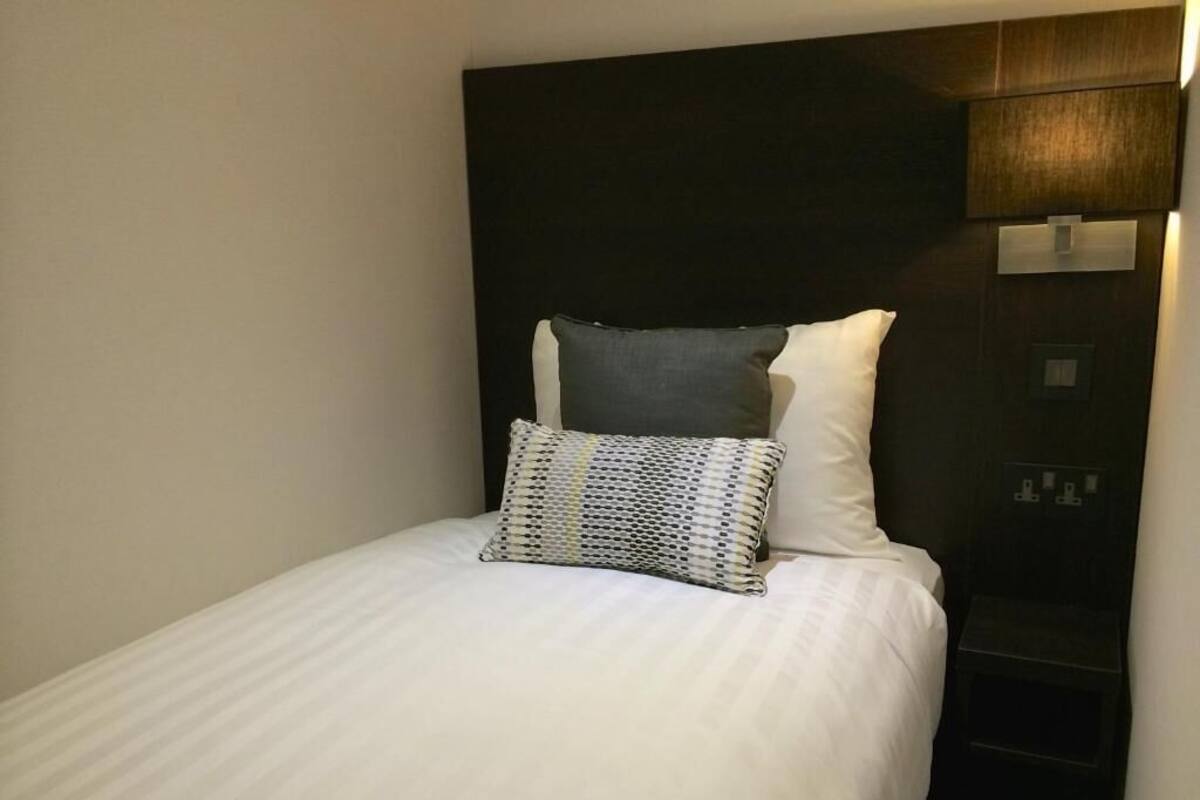 Petite Single Room	