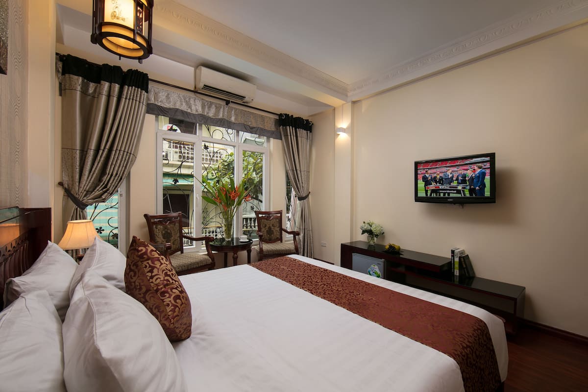Superior Room, 1 Queen Bed | 1 bedroom, memory foam beds, minibar, in-room safe
