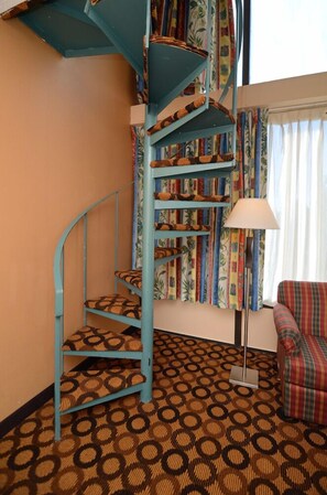 Suite, 2 Bedrooms, Non Smoking | Premium bedding, desk, iron/ironing board, free WiFi