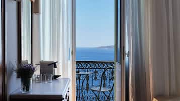 Deluxe Room with Sea View (Main Building) | 1 Schlafzimmer, hochwertige Bettwaren, Zimmersafe
