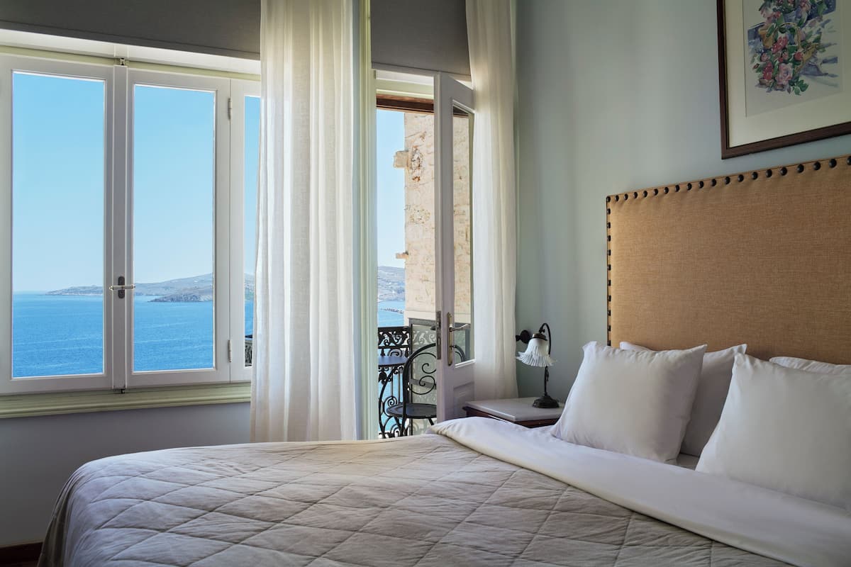 deluxe room with sea view (main building) | 1 bedroom, premium bedding, in-room safe, laptop workspace