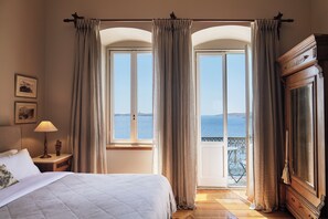 Honeymoon Suite Sea View (Main Building)