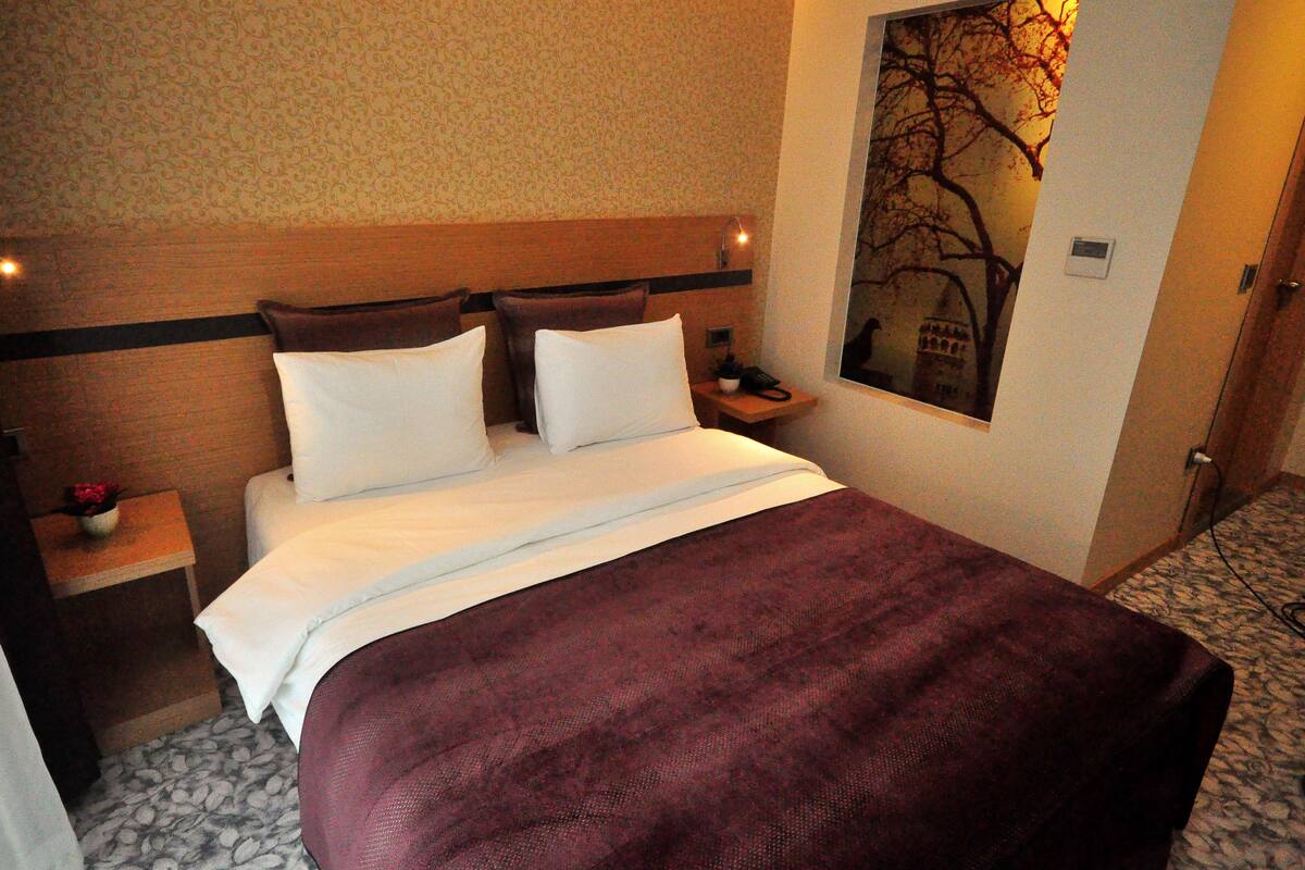 Luxe beddengoed, bedden met traagschuimmatrassen, een minibar