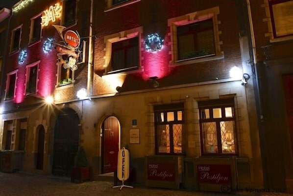 Façade de l’hébergement - soirée/nuit