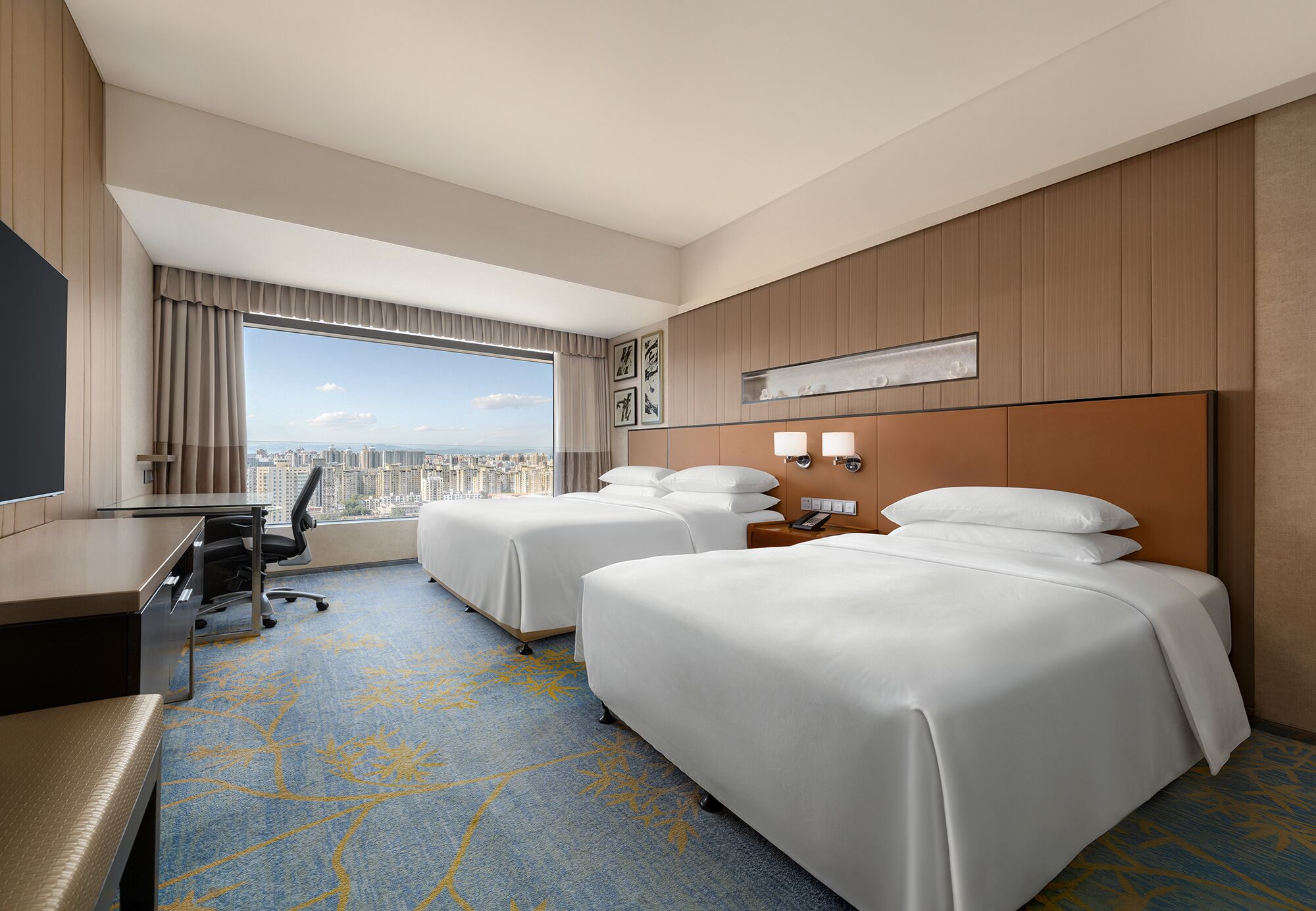 Hypo-allergenic bedding, down duvets, minibar, in-room safe