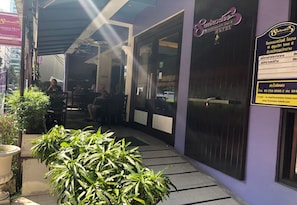 Terrace/patio - Sawasdee Hotel @ Sukhumvit Soi 8 (Bangkok)