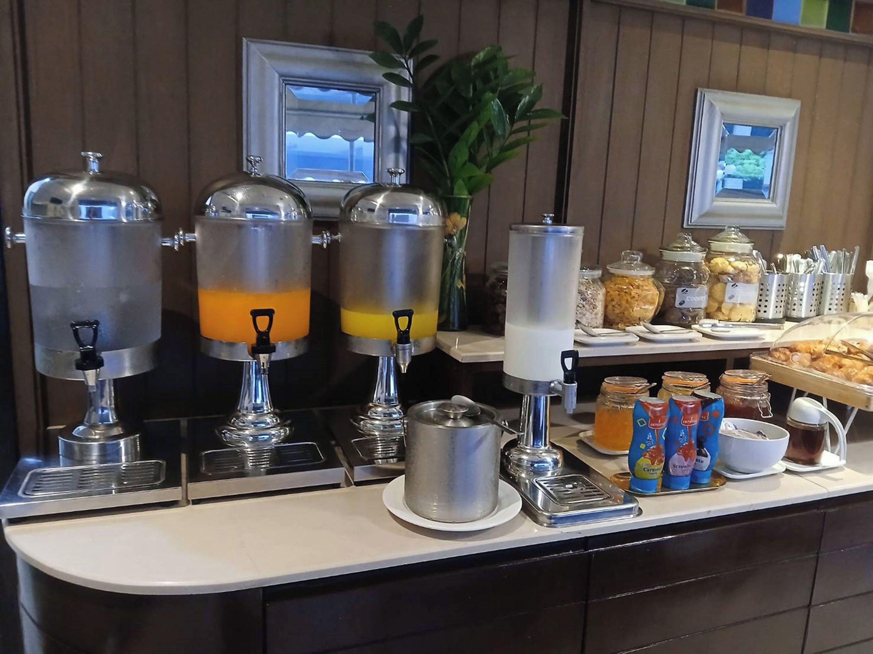 Daily continental breakfast for a fee
