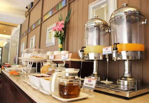 Daily continental breakfast (THB 220 per person)