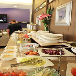 Buffet - Sawasdee Hotel @ Sukhumvit Soi 8 (Bangkok)