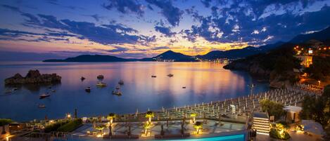 住宿正面 (夜晚)