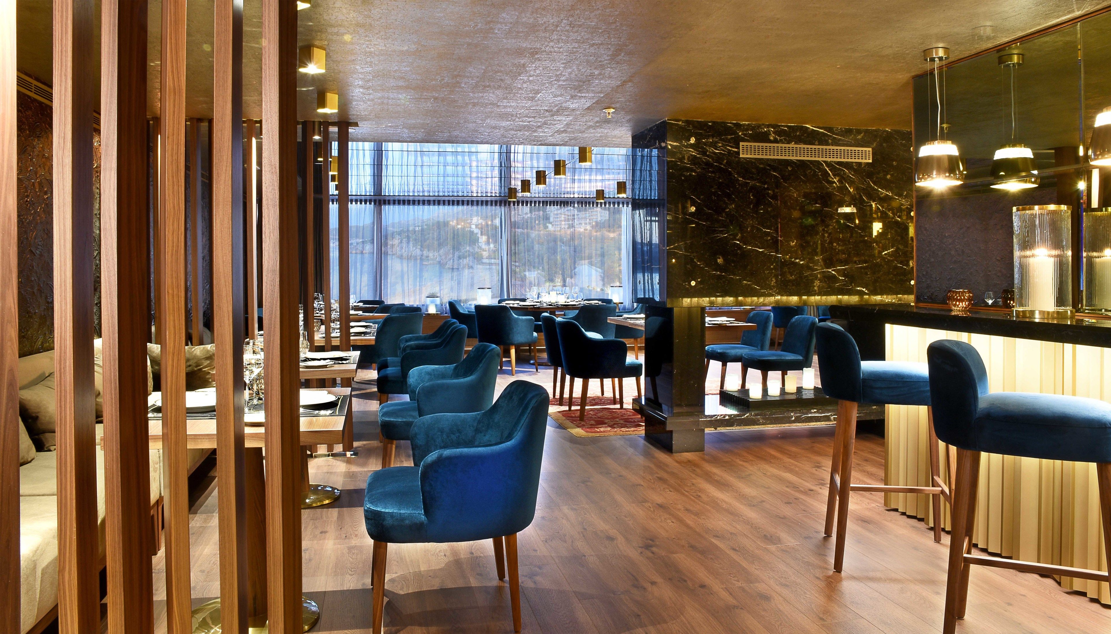 4 restaurants, breakfast, lunch served; local and international cuisine