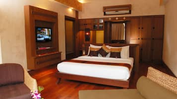 Pool Villa | Premium bedding, Select Comfort beds, in-room safe, desk