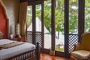 Roupas de cama premium, camas Select Comfort, frigobar