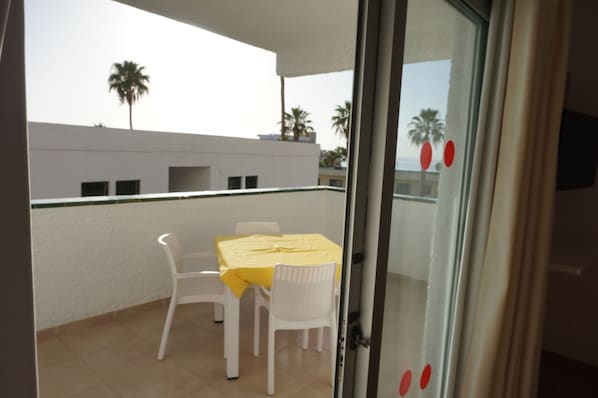 Appartement, 2 chambres | Balcon