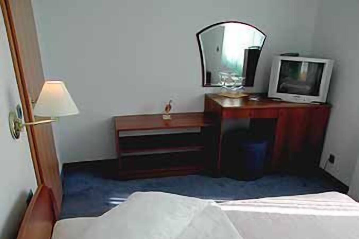 Suite, Sea View | Minibar, in-room safe, desk, cribs/infant beds