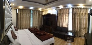 Down duvets, individually decorated, individually furnished, desk