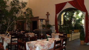Se sirven desayunos, comidas y cenas