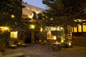 Melayani sarapan, makan siang, makan malam; sajian masakan Meksiko 