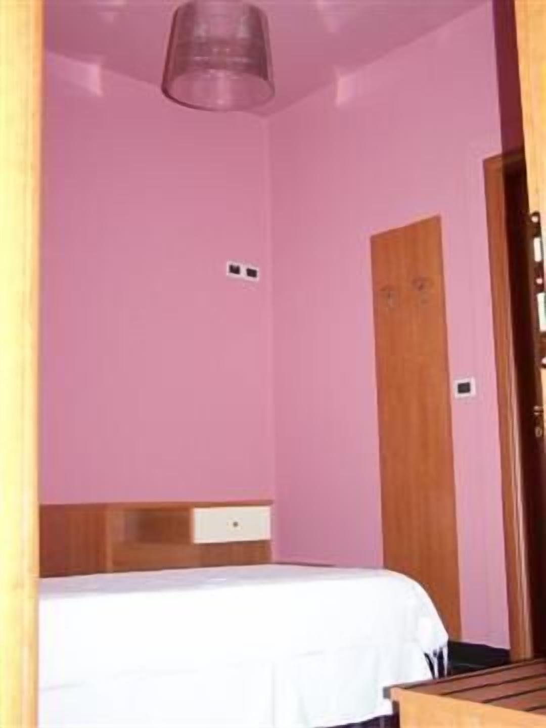 down duvets, in-room safe, individually decorated, desk