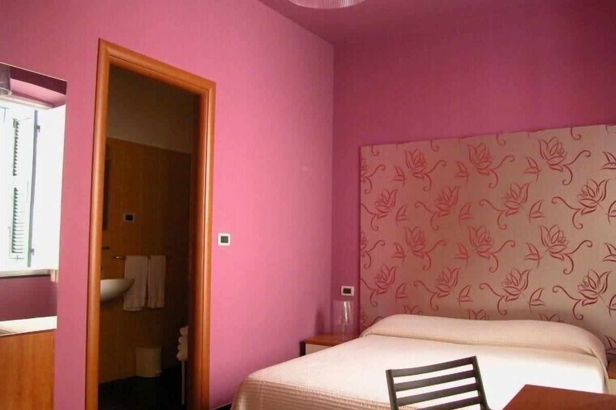 Down duvets, in-room safe, individually decorated, desk