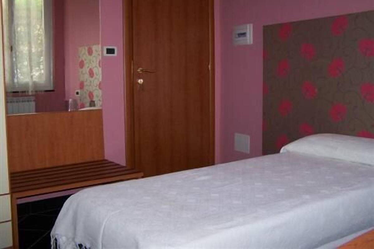 Down duvets, in-room safe, individually decorated, desk