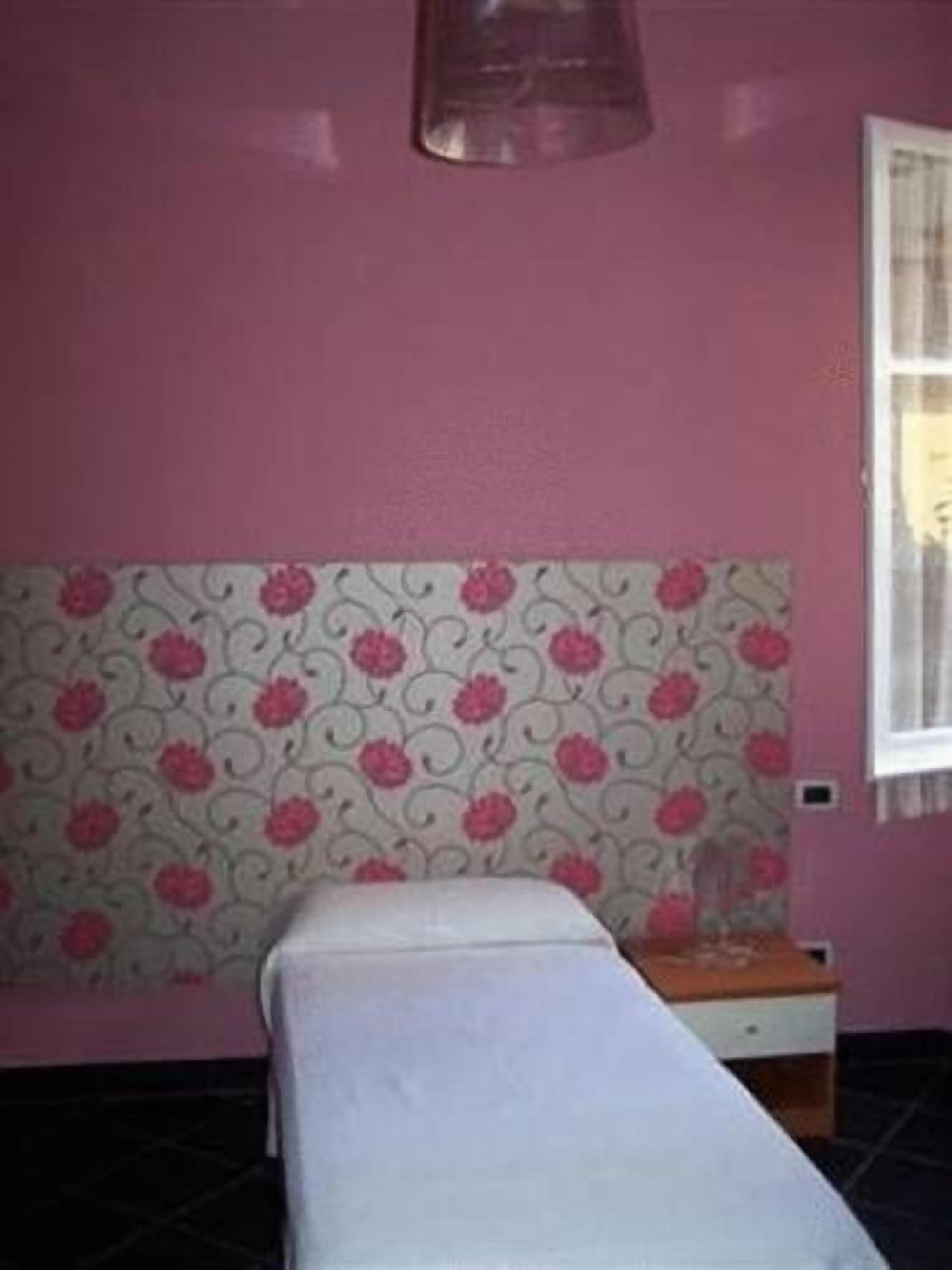 single room | down duvets, in-room safe, individually decorated, desk