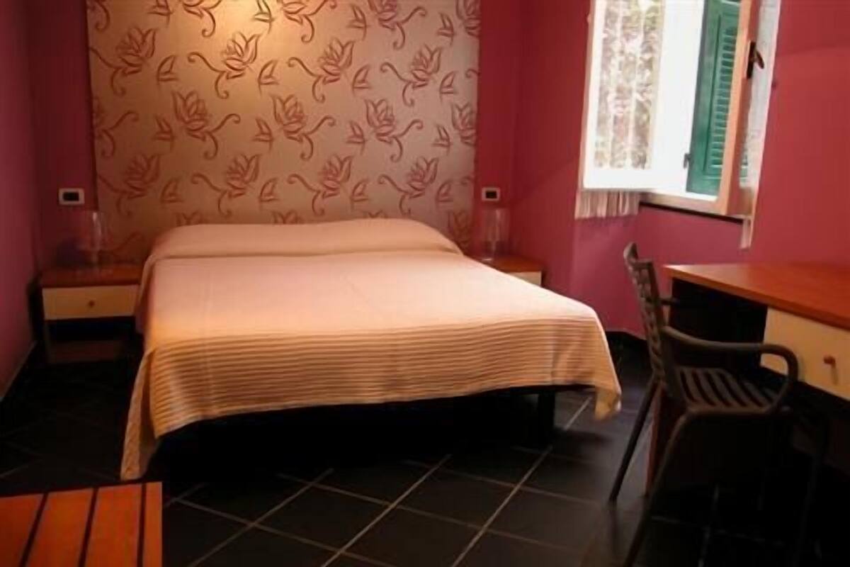 Down duvets, in-room safe, individually decorated, desk