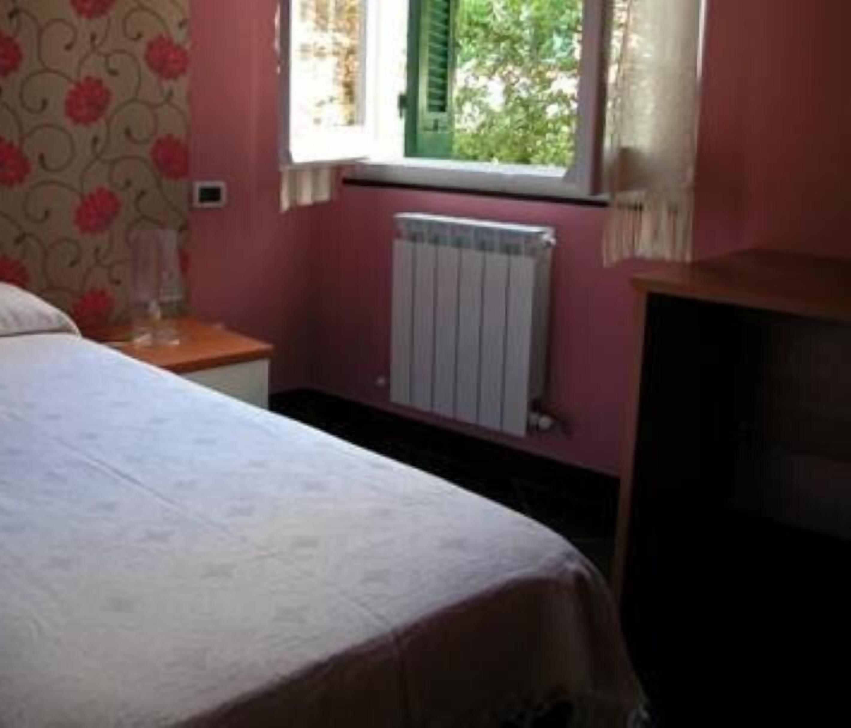 triple room | down duvets, in-room safe, individually decorated, desk