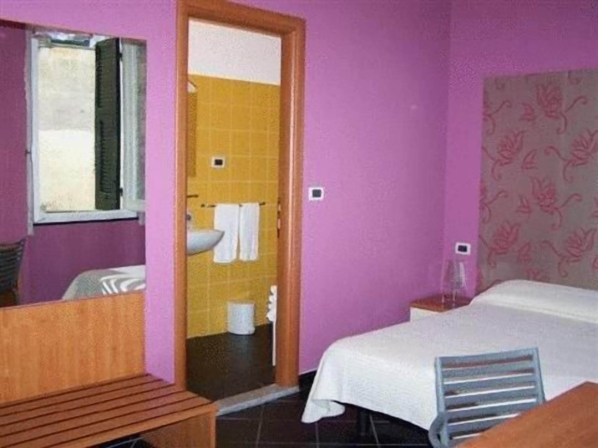 triple room | down duvets, in-room safe, individually decorated, desk