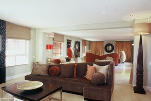 LED TV - Atlantic Waves Guest House (Cape Town)