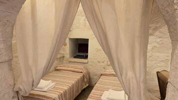 Traditional-Vierbettzimmer, eigenes Bad | Essbereich im Zimmer