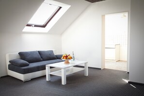 トリプルルーム | リビングルーム | 薄型テレビ