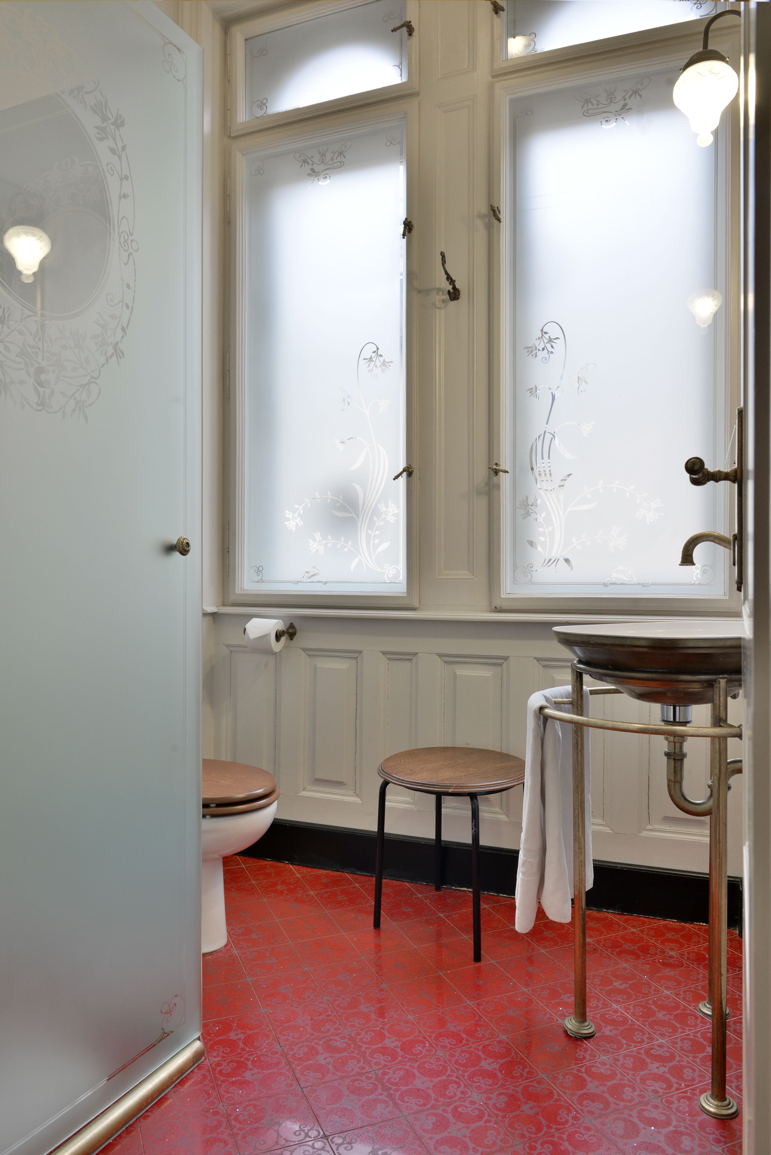 standard room | bathroom | shower, free toiletries, hair dryer, towels