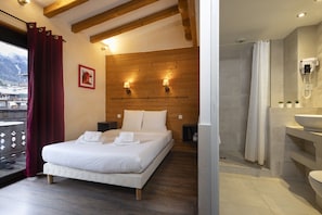 Triple Room, Balcony Mont-Blanc side (1 double bed and 1 single bed)