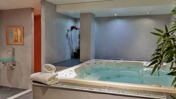 Indoor spa tub