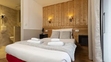 Double Room, Balcony Mont-Blanc view | In-room safe, desk, soundproofing, iron/ironing board