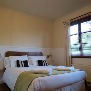 Chaumière (Cottage House) | Décor unique, rideaux d’obscurcissement