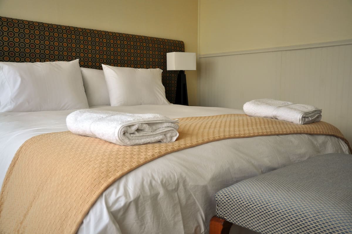 Standaard suite, 1 tweepersoonsbed of 2 eenpersoonsbedden (Double or double twin Plaza en Suite) | Verduisterende gordijnen, individueel gedecoreerd