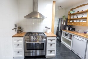 Deluxe-bungalow | Yksilöllisesti sisustettu, pimennysverhot