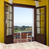 Quarto casal superior, terraço | Escrivaninha, camas extras/dobráveis (sobretaxa), Wi-Fi de cortesia