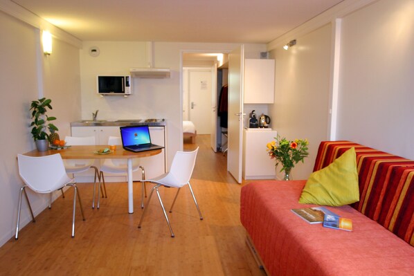 19-inch LCD TV with digital channels, TV