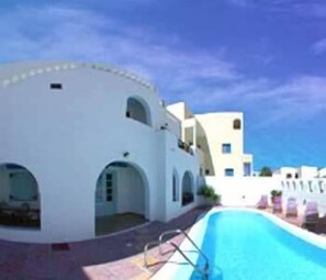 Property grounds - Pension Stella (Santorini)
