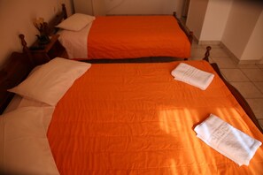 熨斗/熨衫板、摺床/加床 (收費)、免費 Wi-Fi、床單