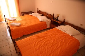 Iron/ironing board, rollaway beds, free WiFi, bed sheets - Pension Stella (Santorini)